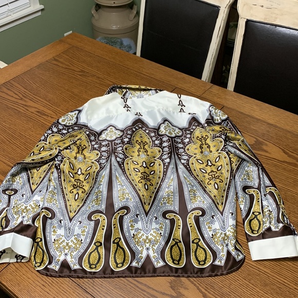 Mezmerize blouse size extra large - Picture 4 of 4